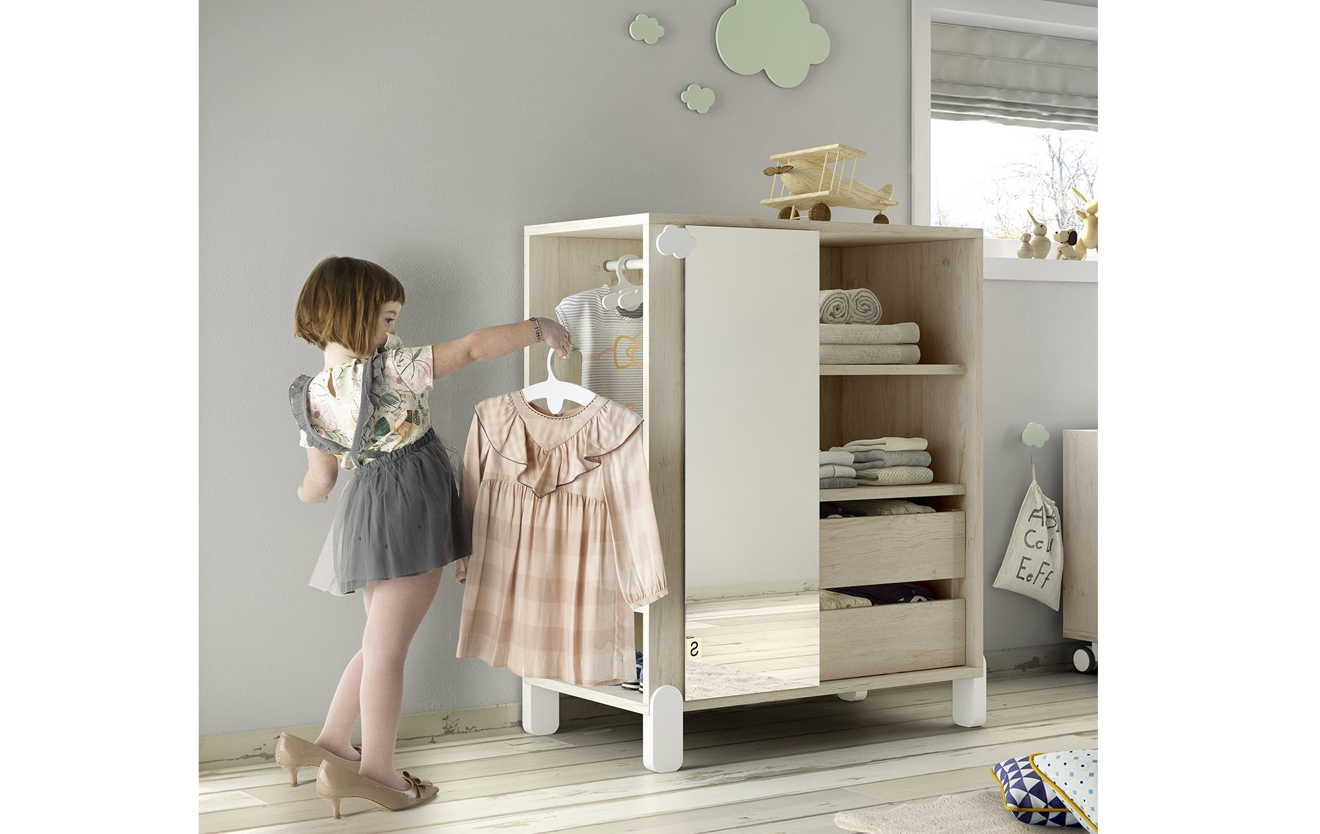 Un dormitorio infantil con espacio para jugar - DecoPeques